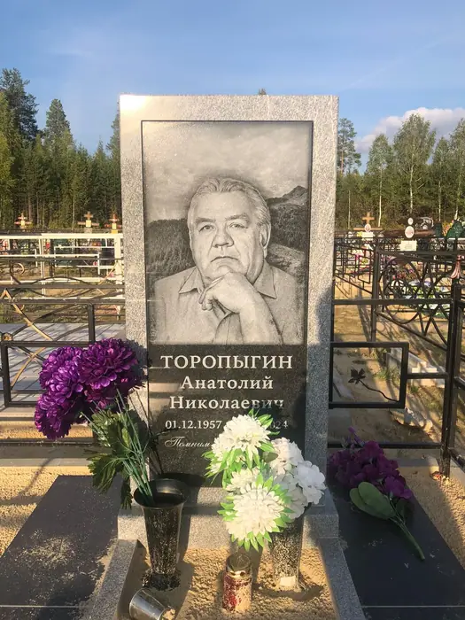 Изготовленный памятник из гранита, работа 100