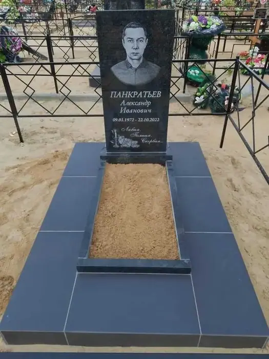 Изготовленный памятник из гранита, работа 83