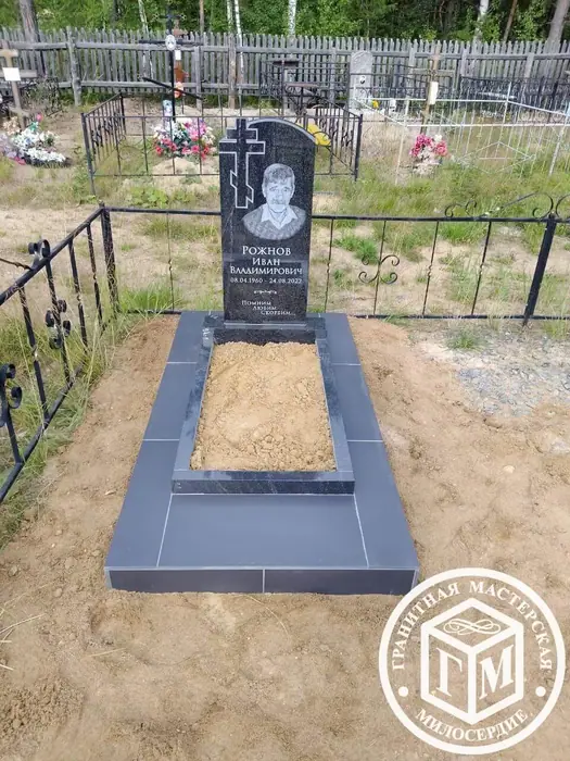 Изготовленный памятник из гранита, работа 43